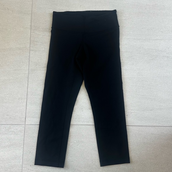 LULULEMON 3/4 LEGGINGS - Picture 2 of 2